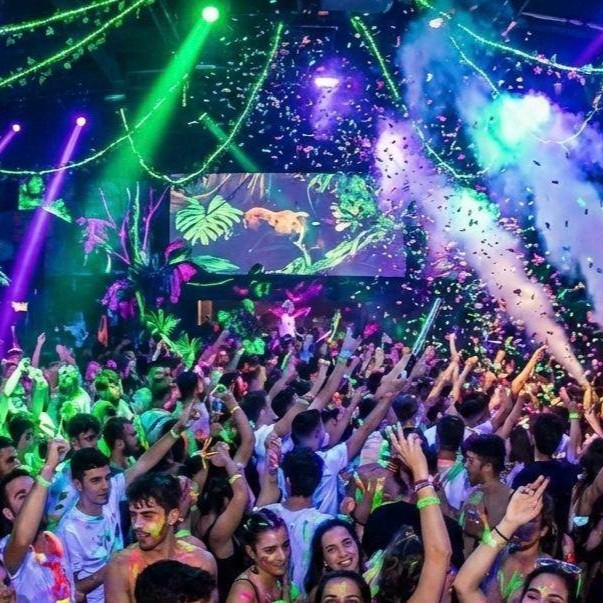 enorme boite de nuit commerciale à barcelone